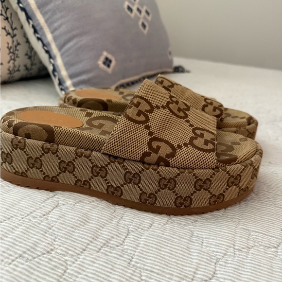 Gucci Tan GG Logo Platform Mules - Picture 3 of 5